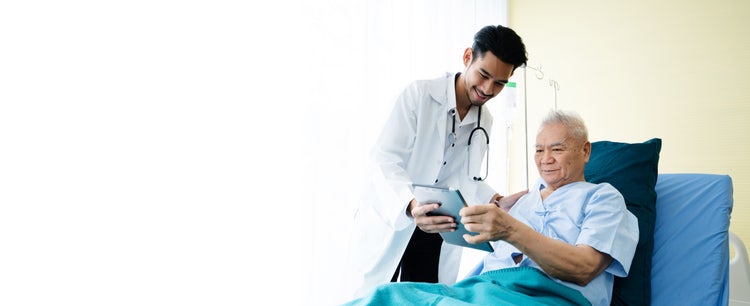 Doctor conversing with male patient.